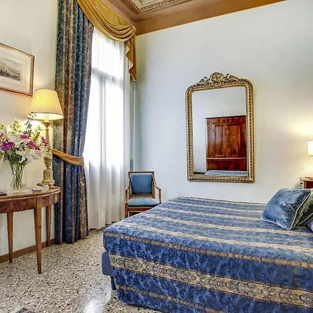 Palazzo Schiavoni Residenza D'Epoca & Suite-Apartments Veneza Exterior foto