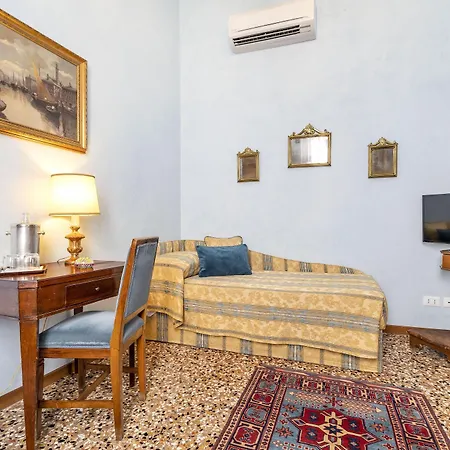 Palazzo Schiavoni Residenza D'Epoca & Suite-Apartments Veneza Exterior foto